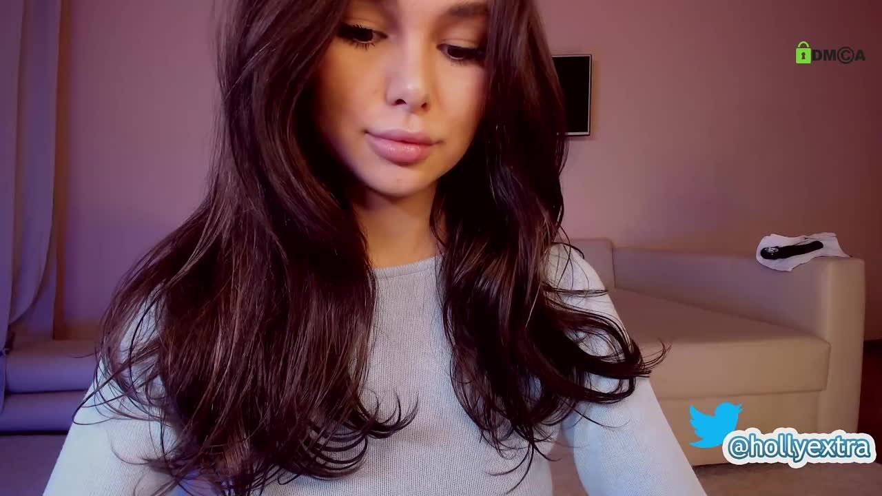 hollyextra
