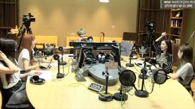 кимджи не только поёт танцует балансирует бутылками но и рэпует