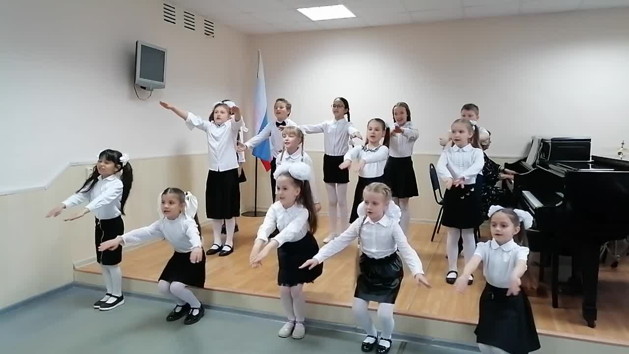 Концерт первоклассников «Первые шаги в музыке»!