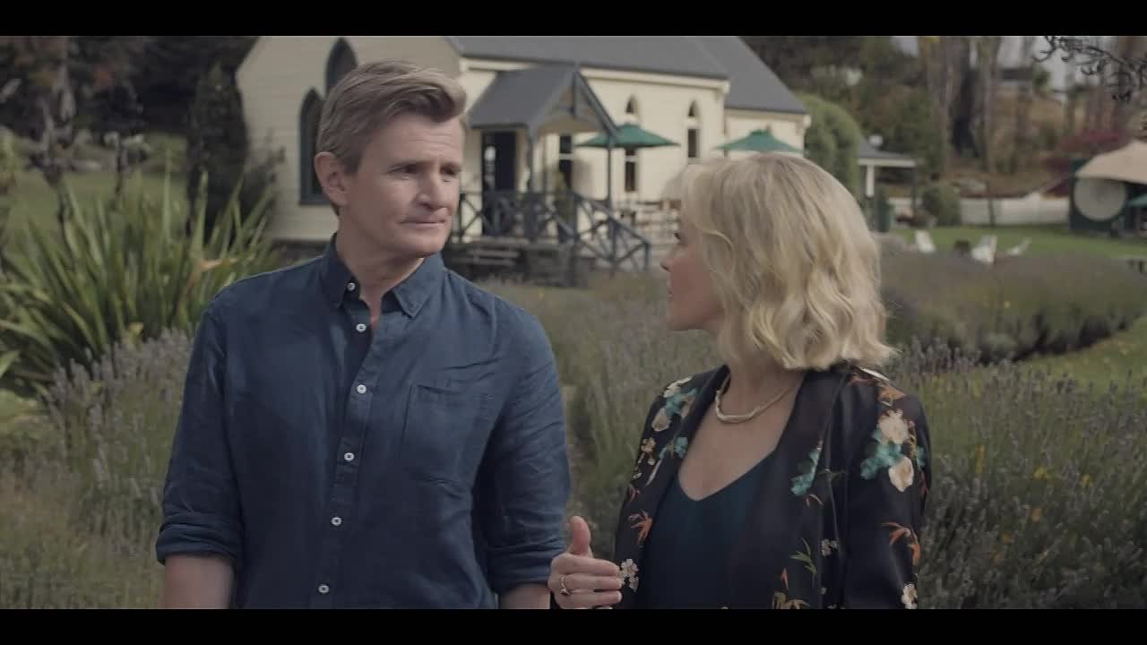 Под виноградными лозами.NZ