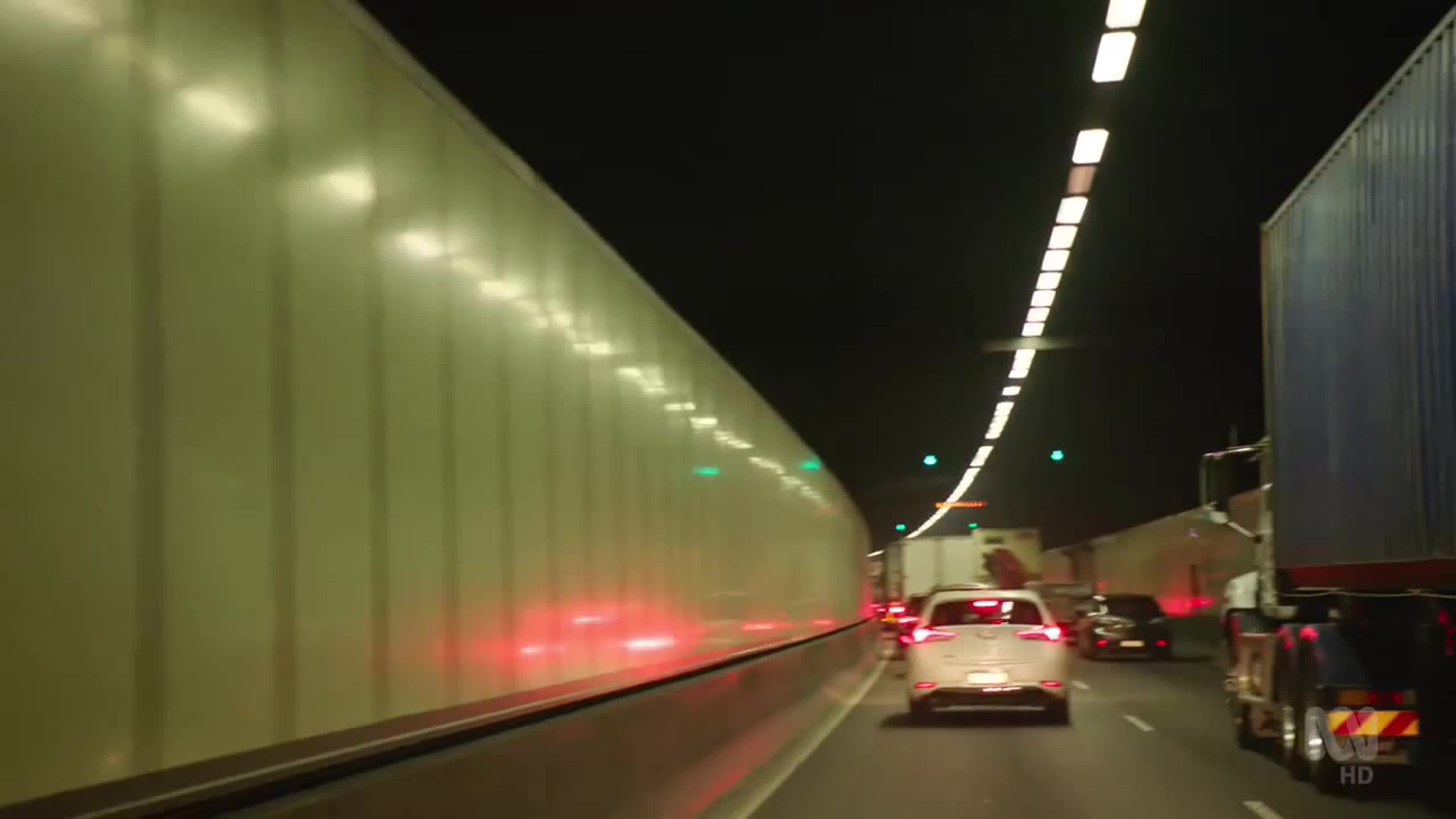 Щурящиеся.AU.2.720p