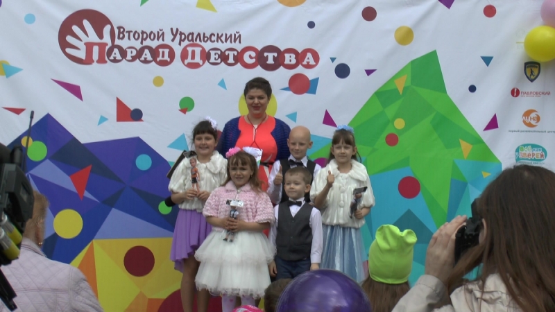 Парад детства 3 июня 2017гВокально-эстрадная студия "Эксклюзив" на Параде детства в ЕКБ 03.06.17г.