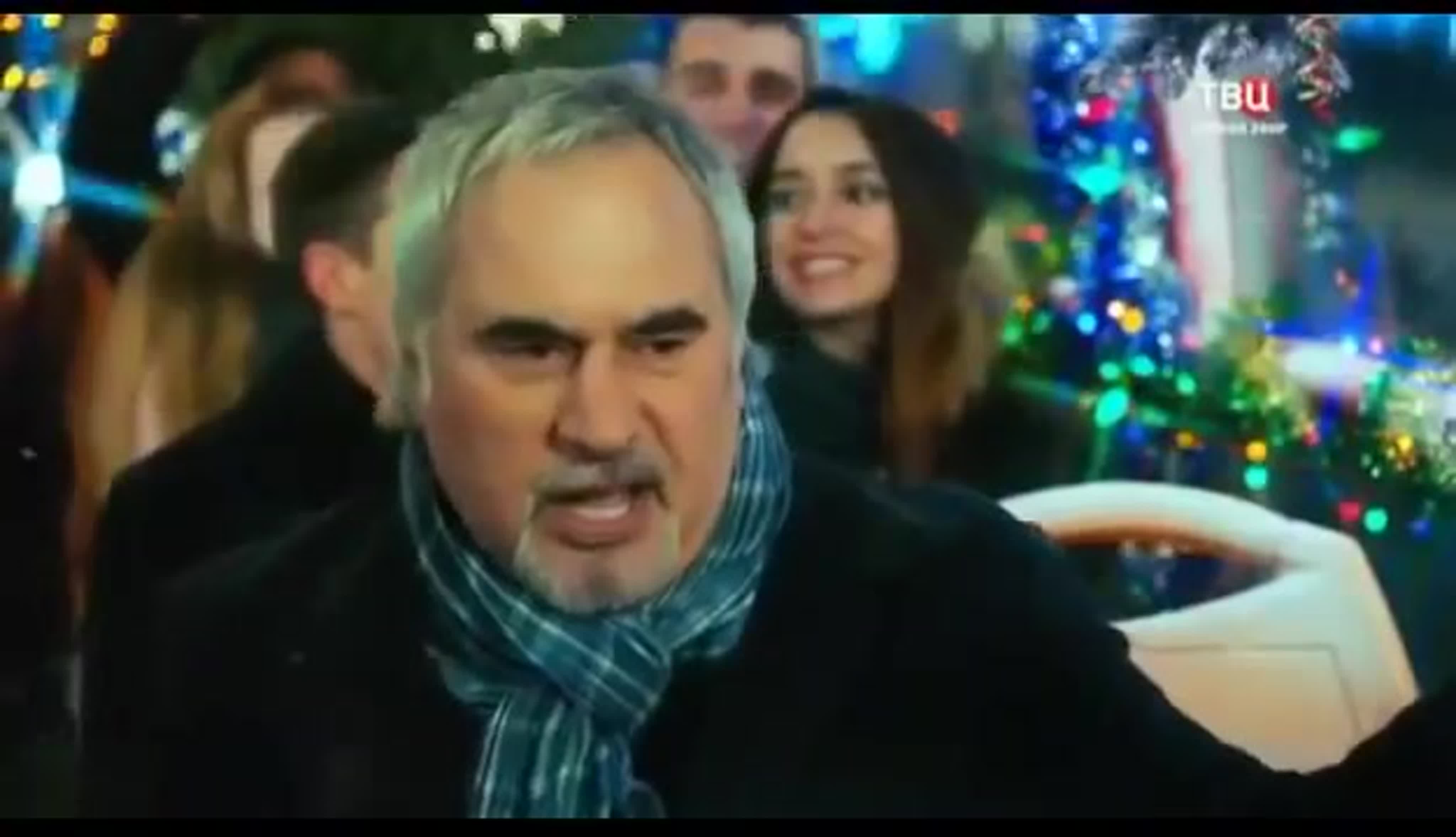 Новогодние клипы и новогодние выступления.