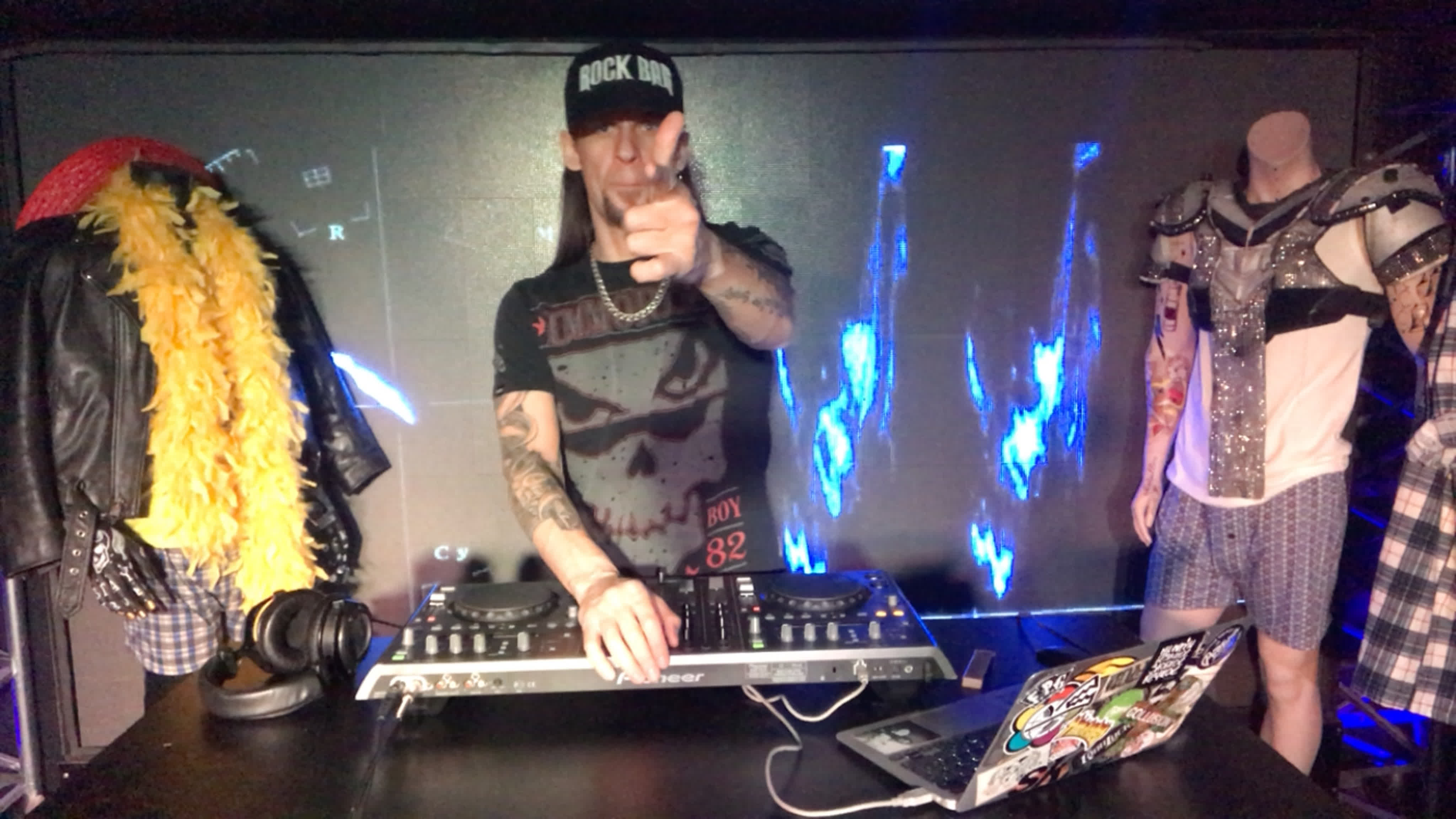 Карантин, онлайн Диско, что б вам было не скучно дома сидеть