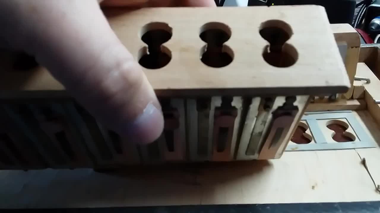 Сенсорный электробаян