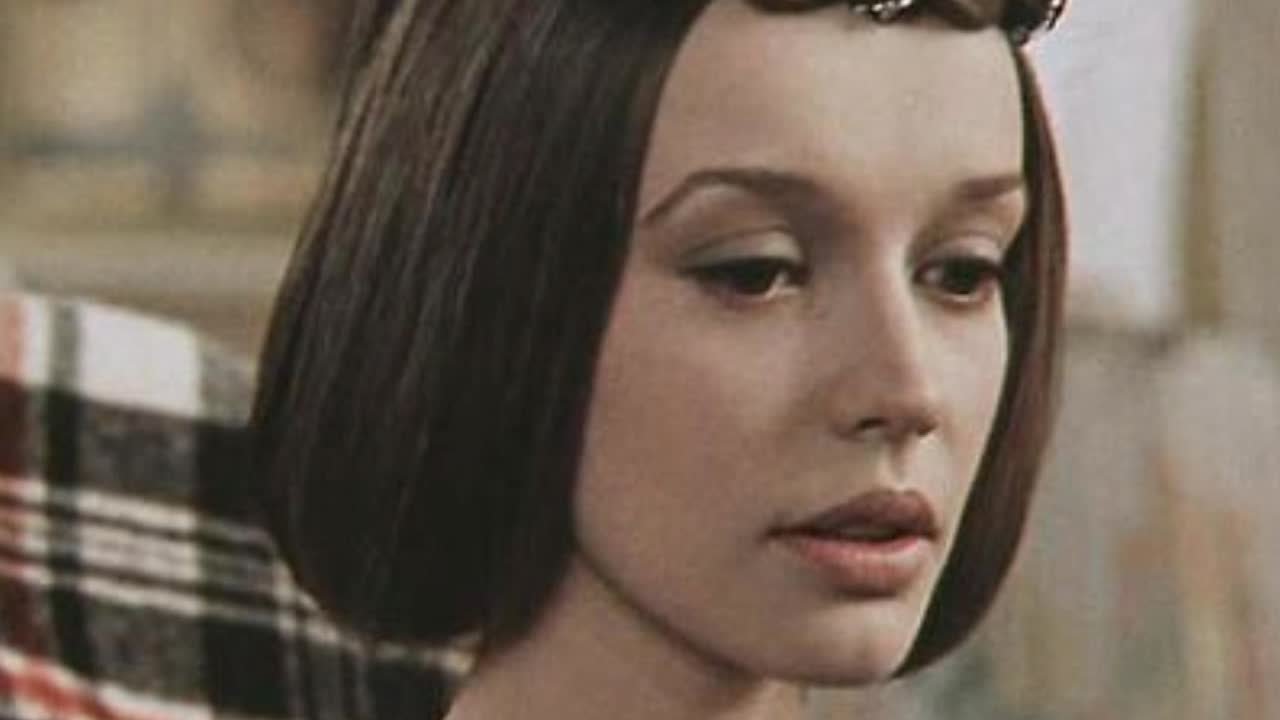 Поёт Лариса Богатырёва