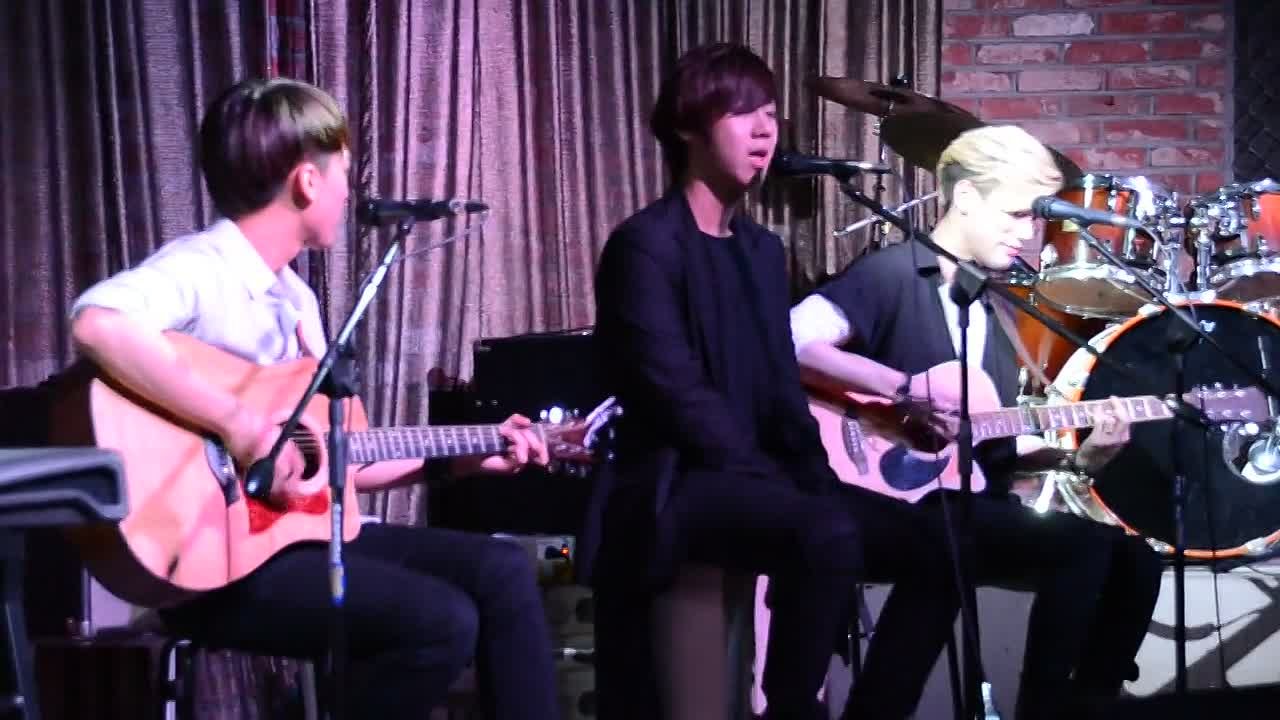 31.08.2013 - клуб Evans Lounge, Сеул - Lunafly