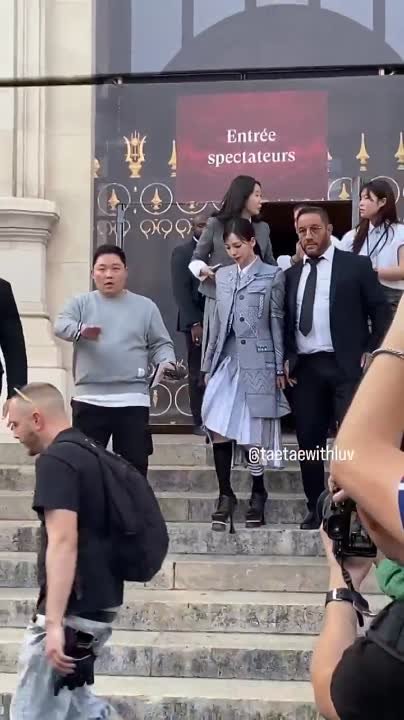 「 press | airport | on the way 」