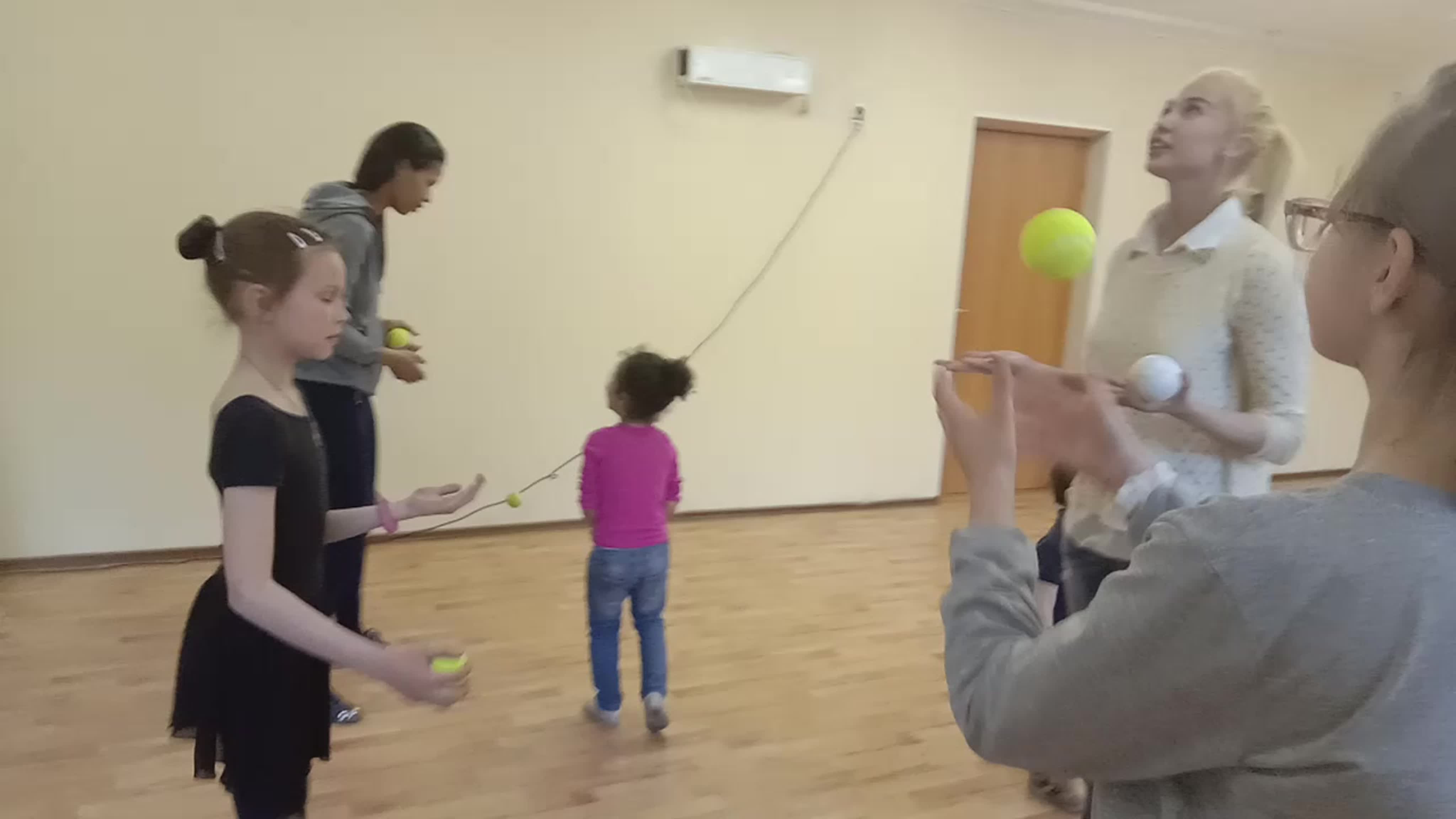 Силовая акробатика с цирковым направлением.