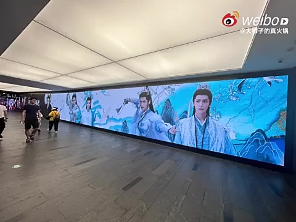 • Трейлеры