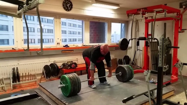 Тяга штанги одной рукой, тяга прямохватом