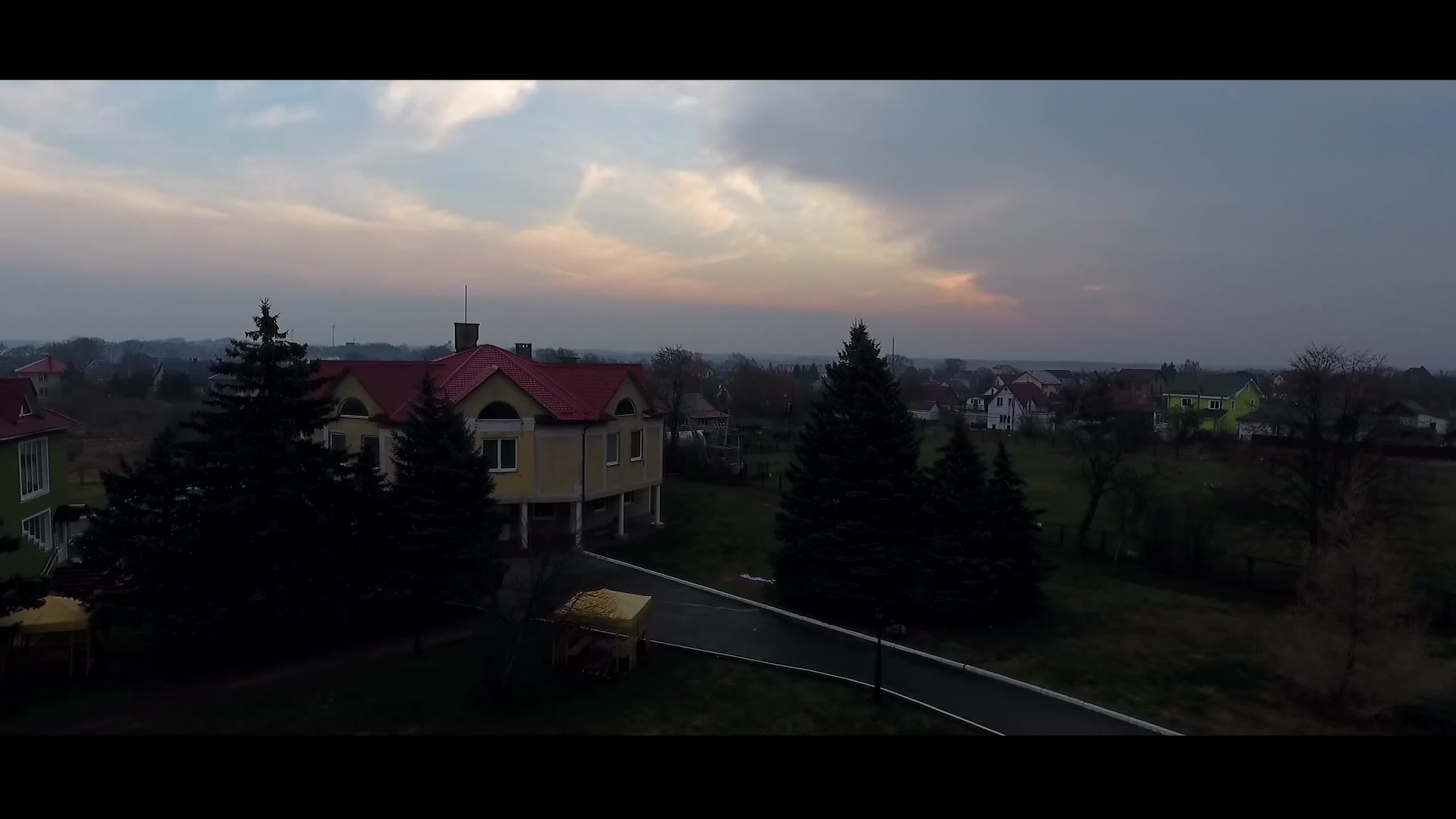 Янтарные искры