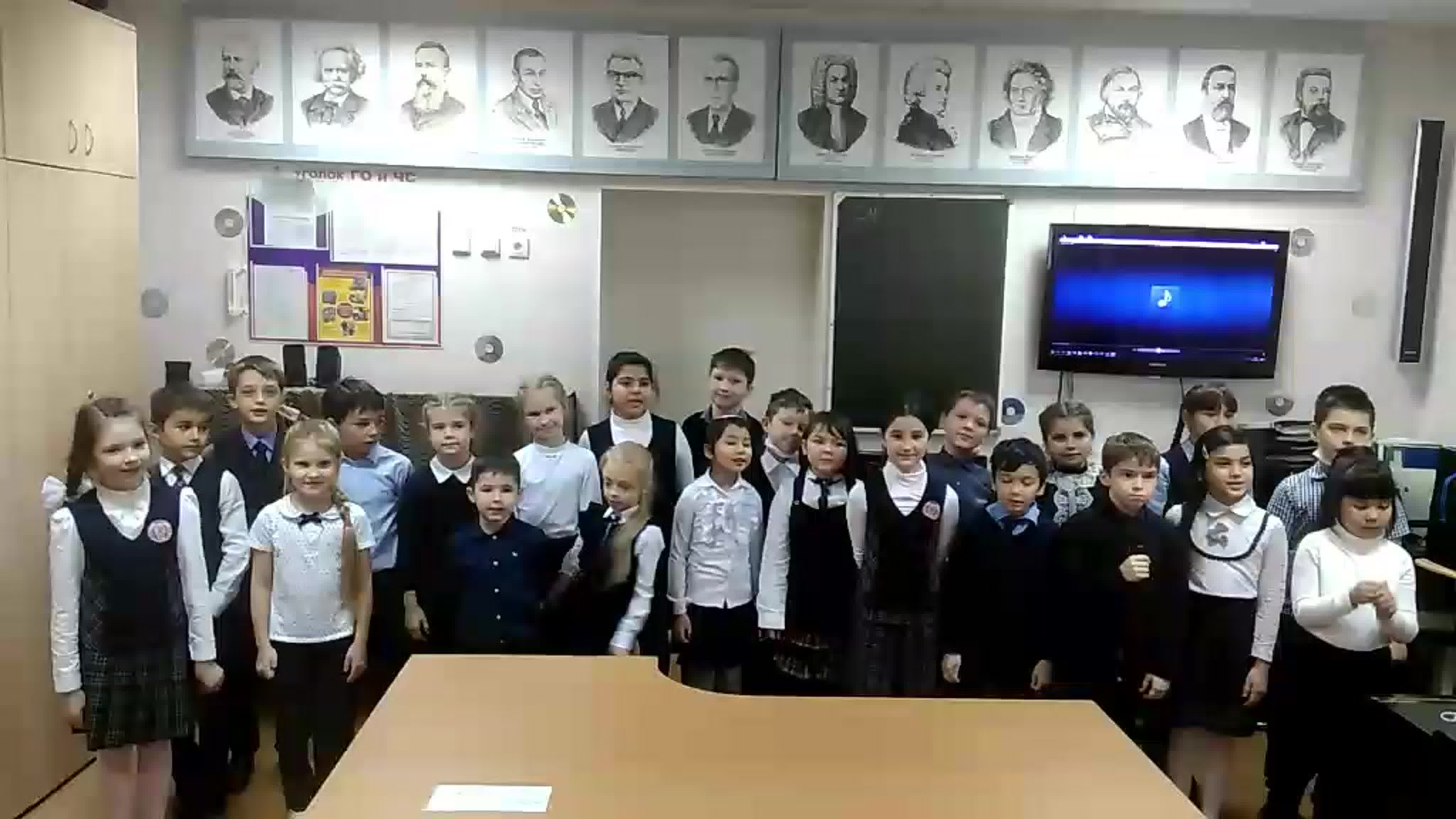 «Я любимой маме песню посвящаю!»