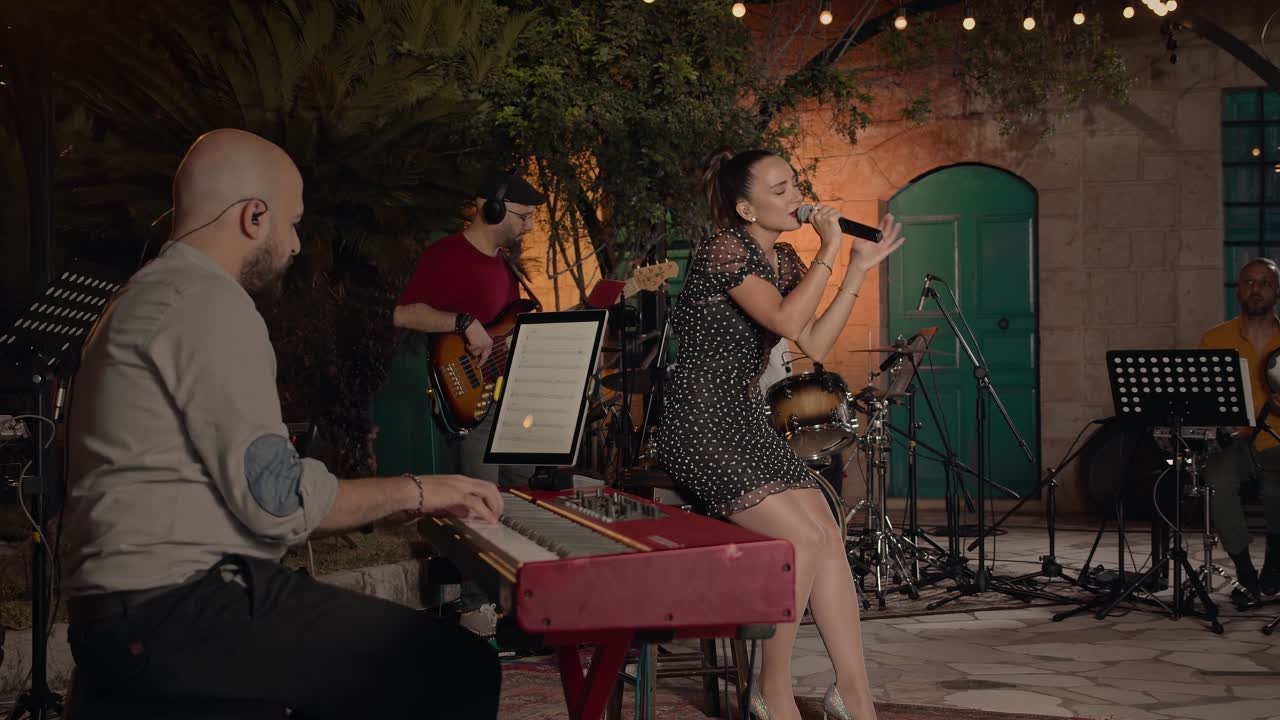 Восточная музыка.