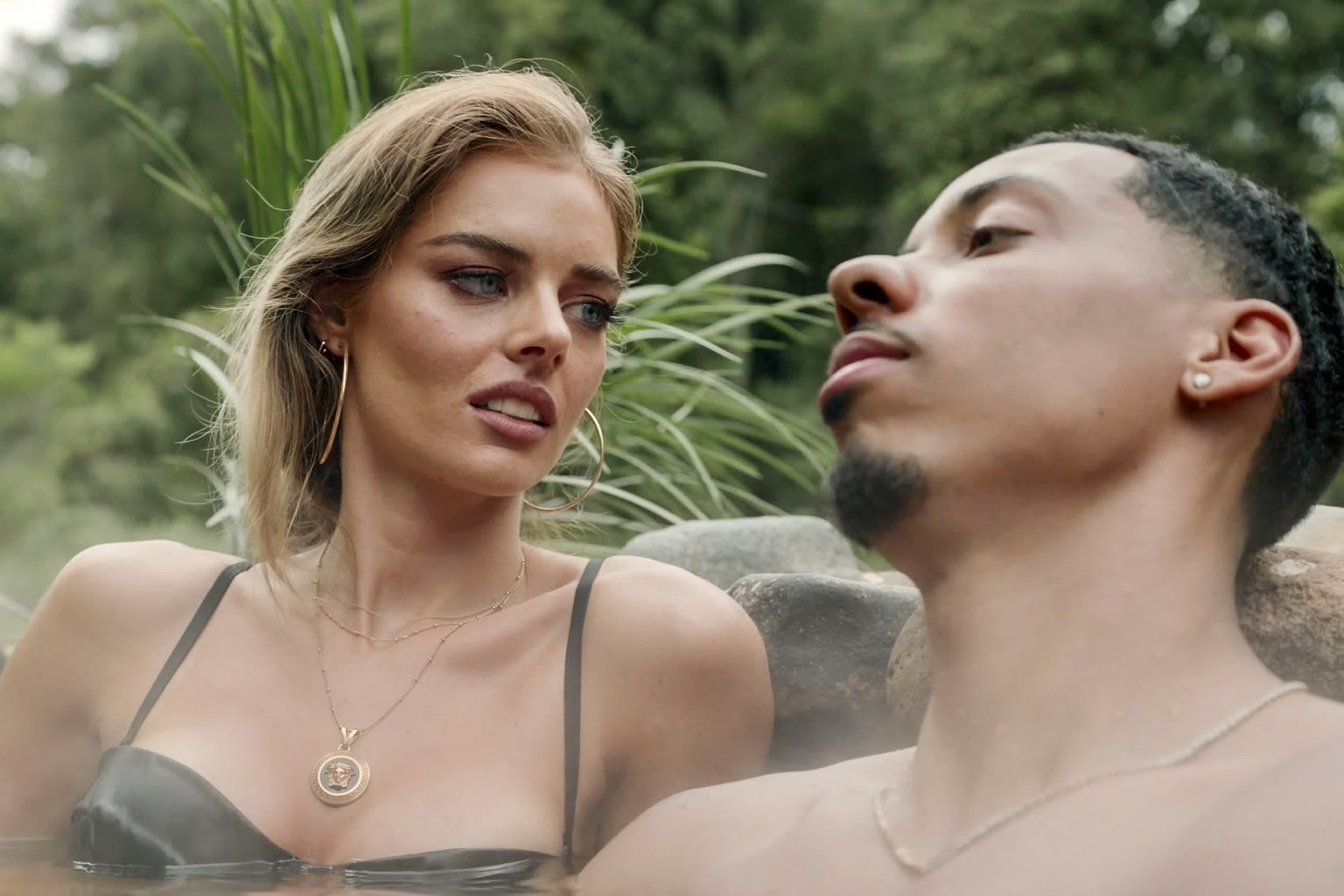 Сериал - Девять совсем незнакомых людей