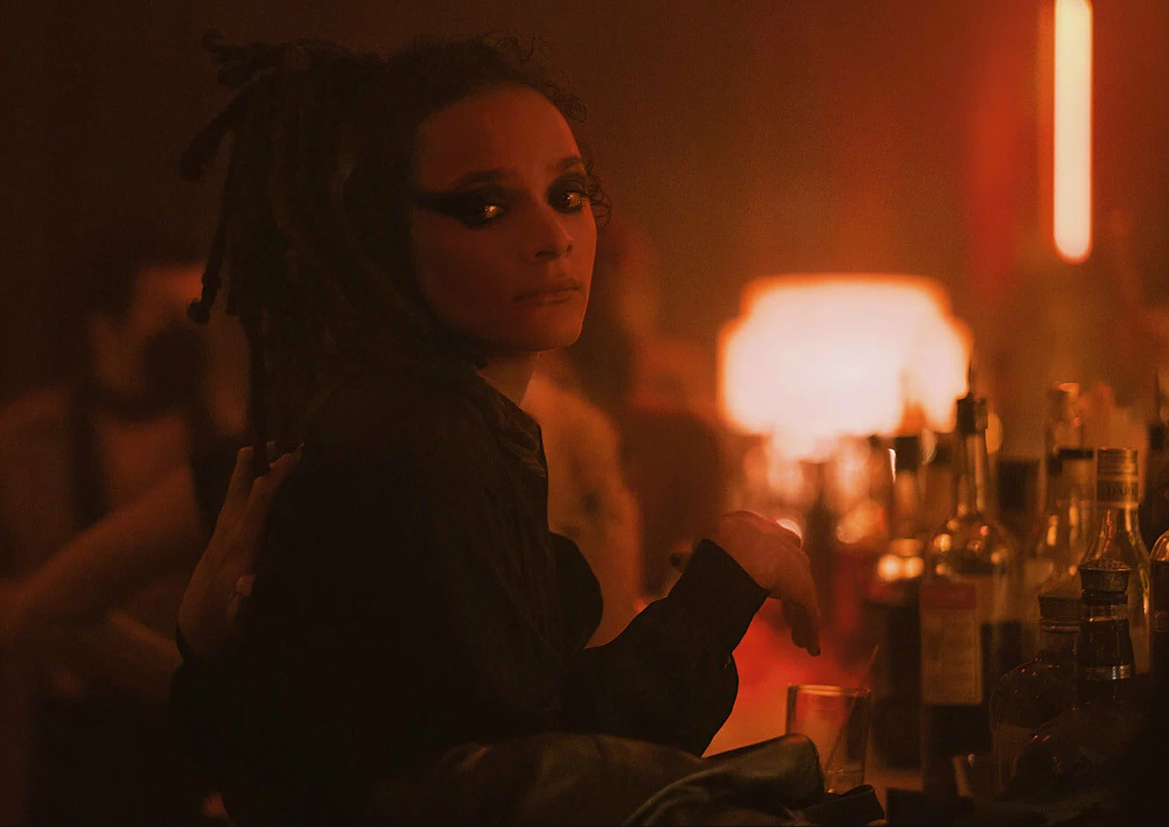 Сериал - Переполненная комната (2023)