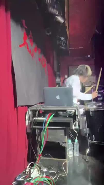 Твиттер/твиткастинг участников группы