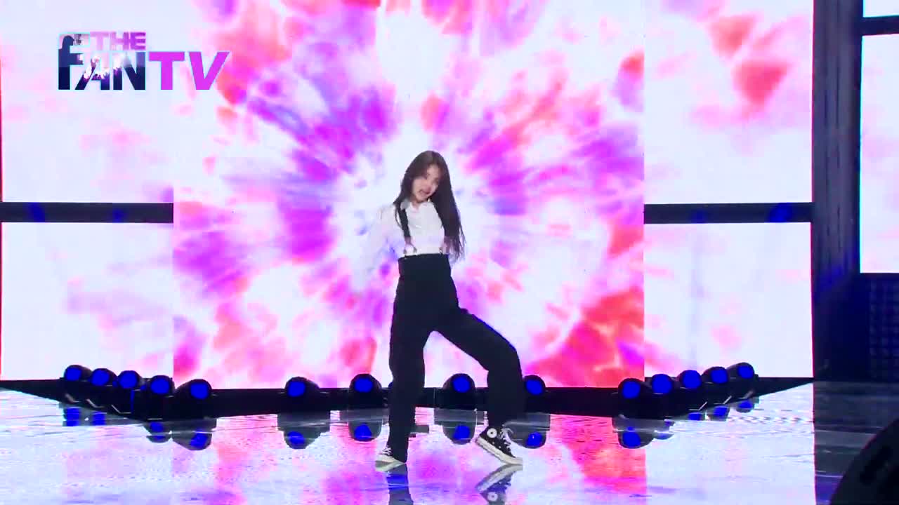 Hwang Yeji | 2018-2019 | Show | SBS | The Fan | 더 팬 | Performance | Fancams.