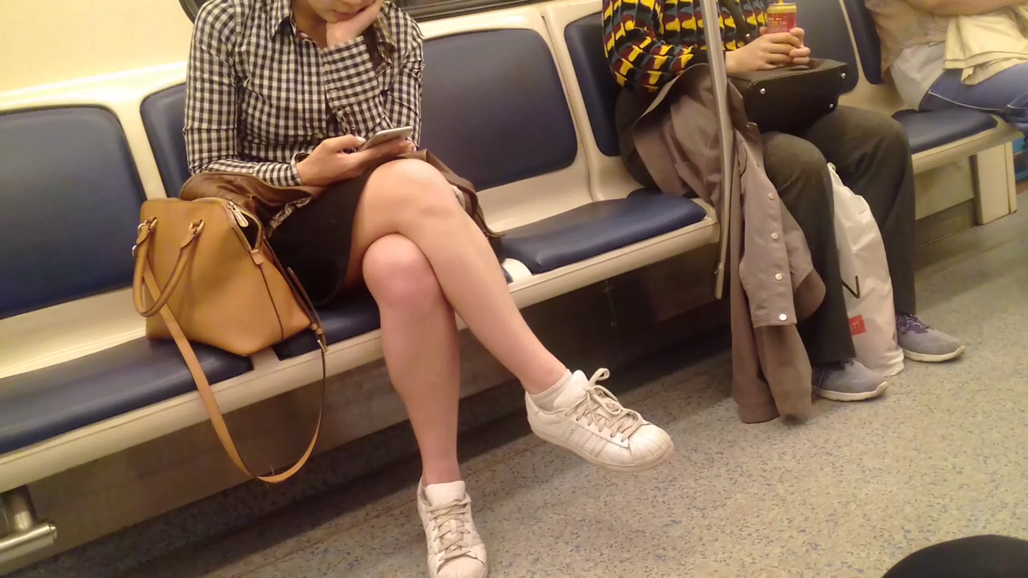 просто ноги (любительское или профи видео, НЕ накаченые)