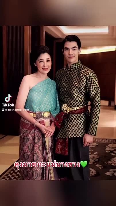 [Майл с семьей]