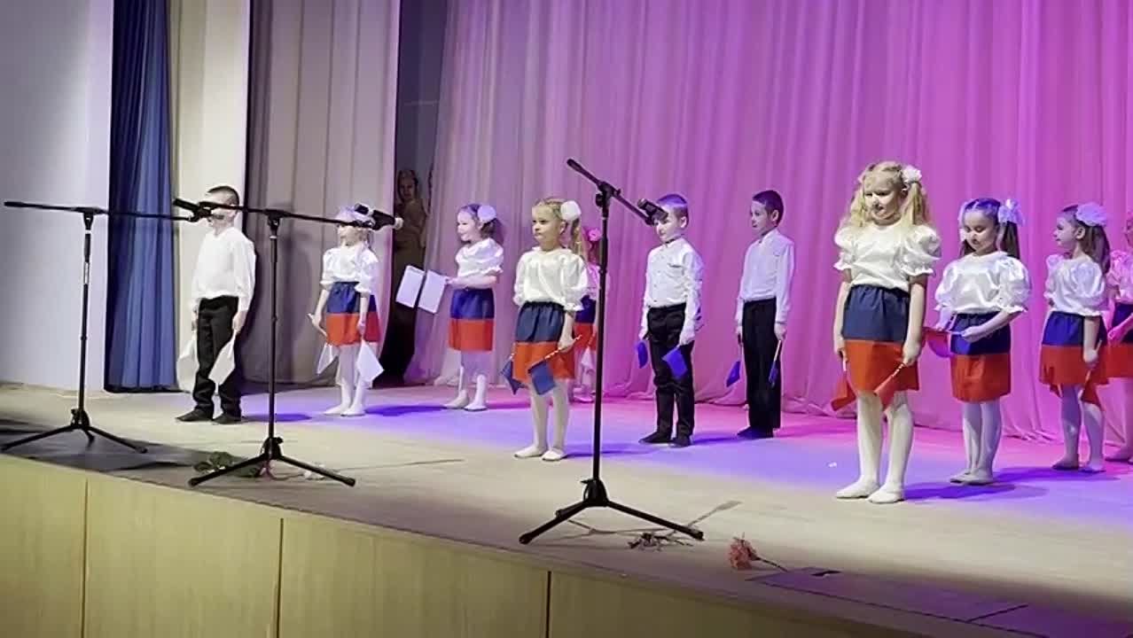 праздничная программа - “На страже Родины стоим”.