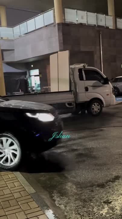 Шоу Знаменитые певцы и уличные  судьи