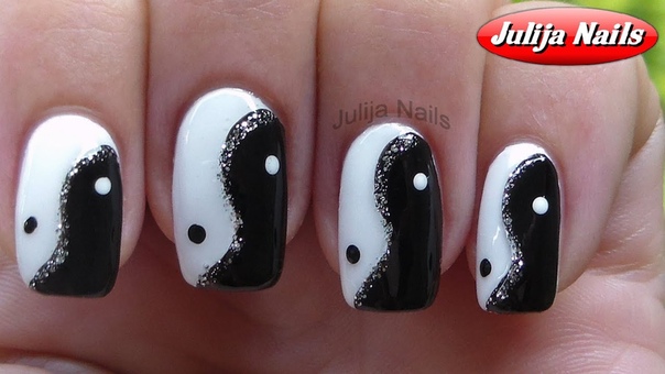 чёрно-белого маникюра
