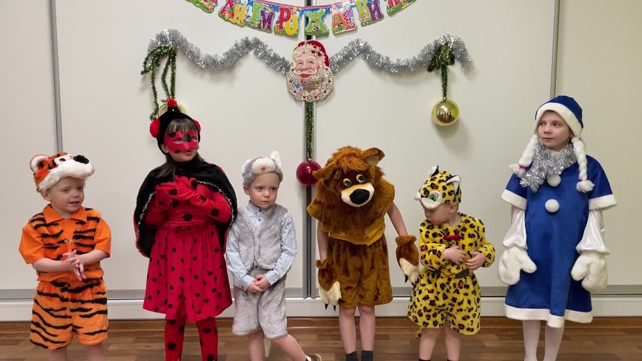 «Деда Мороза от души поздравляют малыши!»