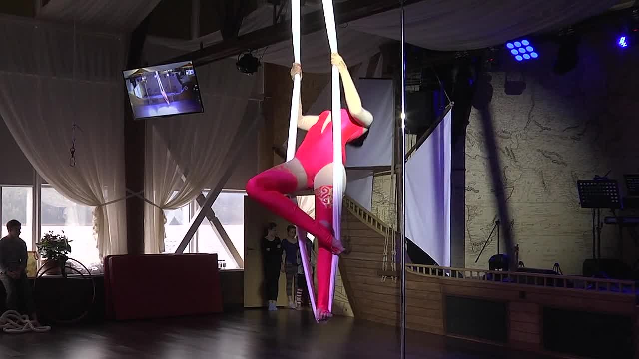 Кокон (aerial hammock)