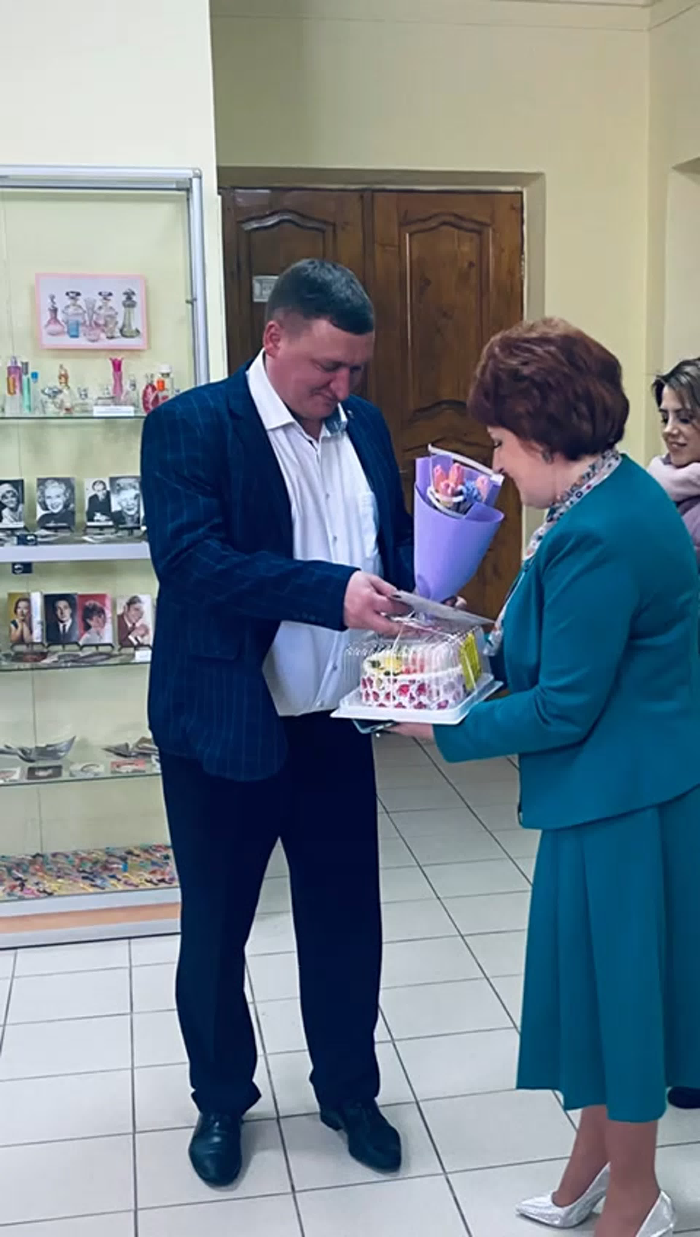 Праздничное оформление ОУ к 8 марта