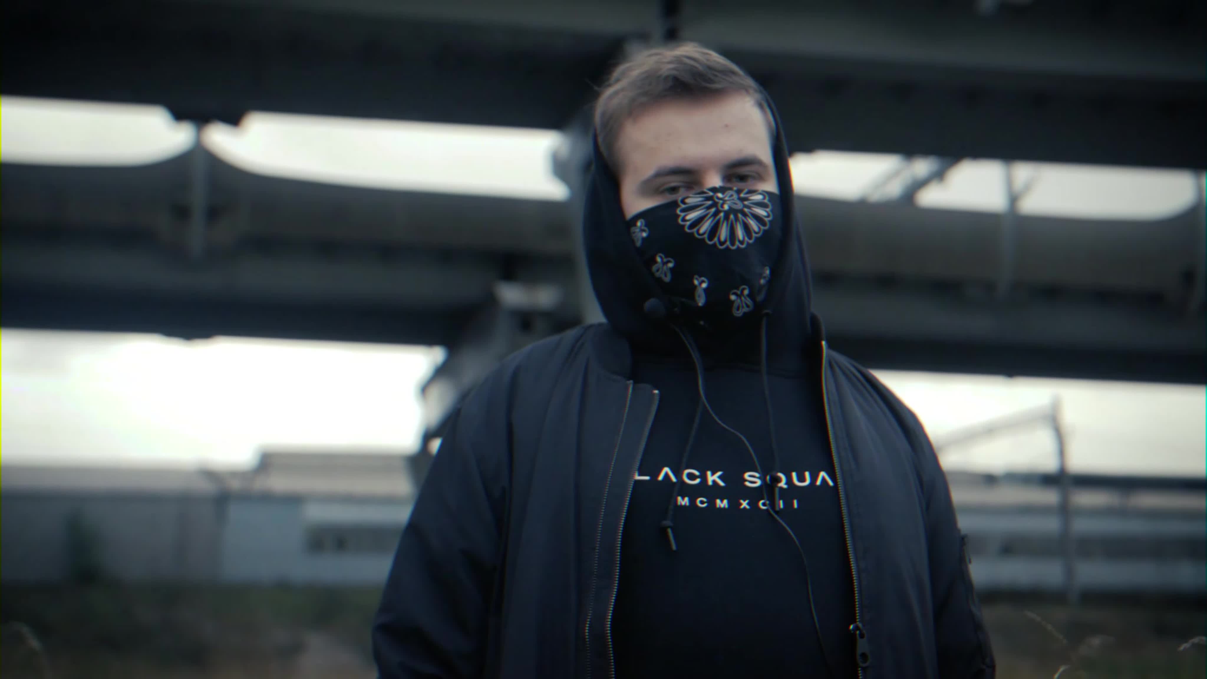 BENEA†h MY SH▲DE