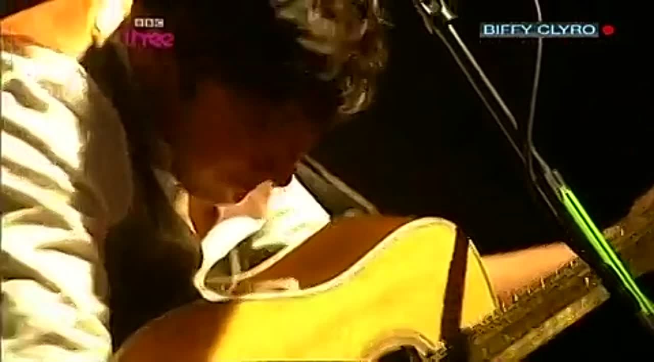 Mumford & Sons - Live at Reading Festival 2010)