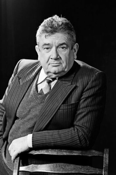 Весник Евгений