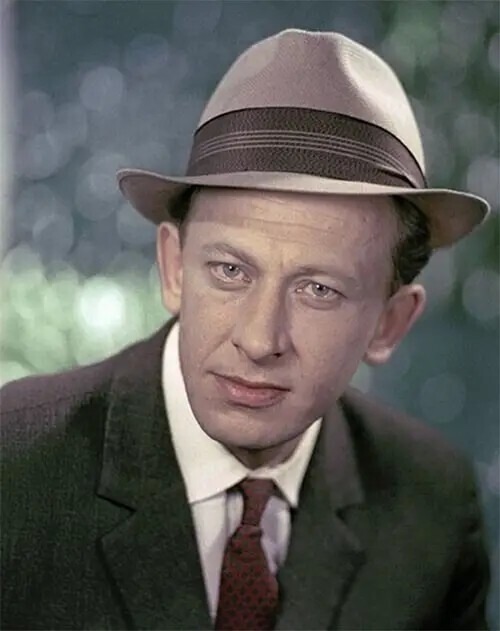 Евстигнеев Евгений