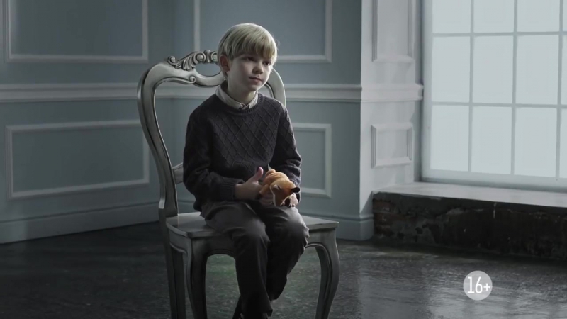 Она же не может просто пойти и бросить меня.