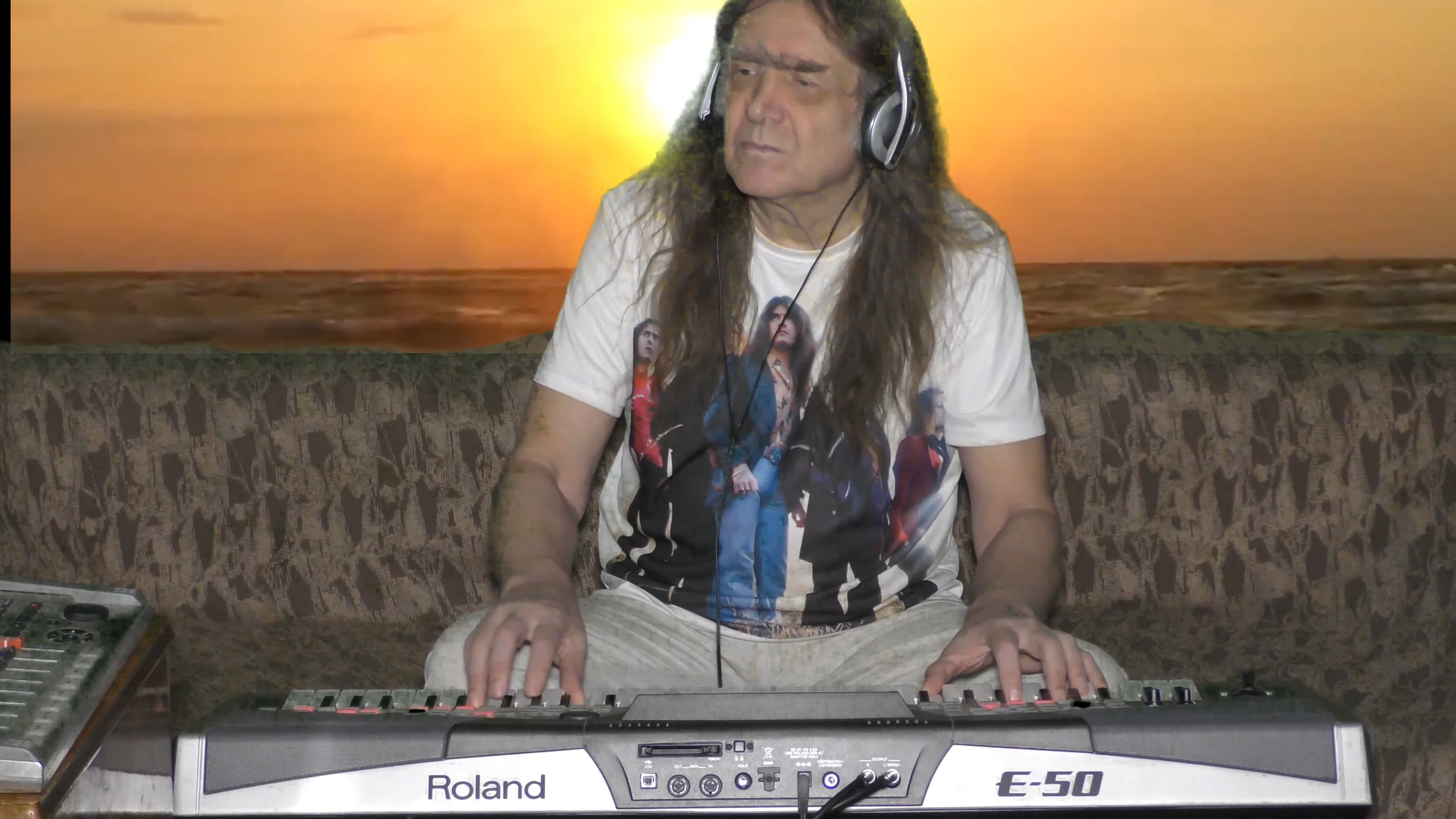 Музыка на диване и компьютерная 3D анимация Александра Травина