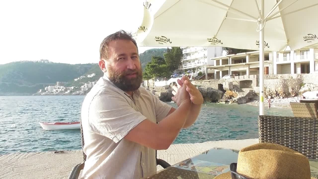 Закрытый альбом.