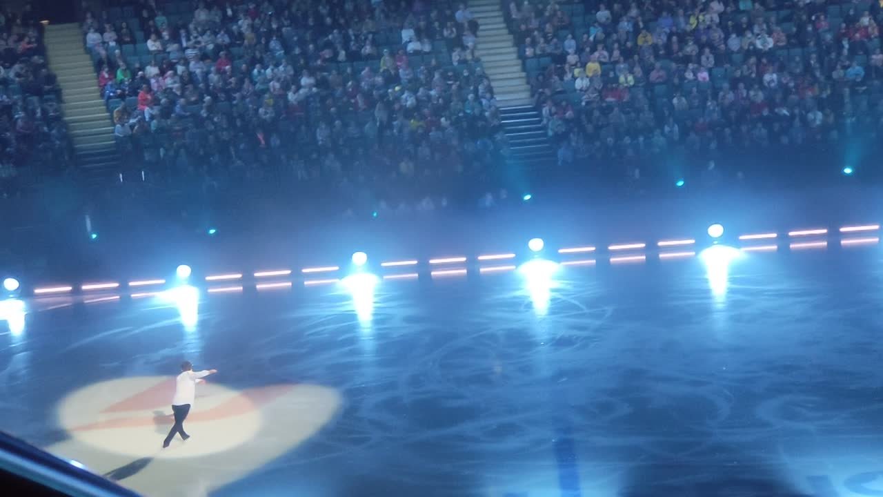 "Любимые песни о главном" на льду