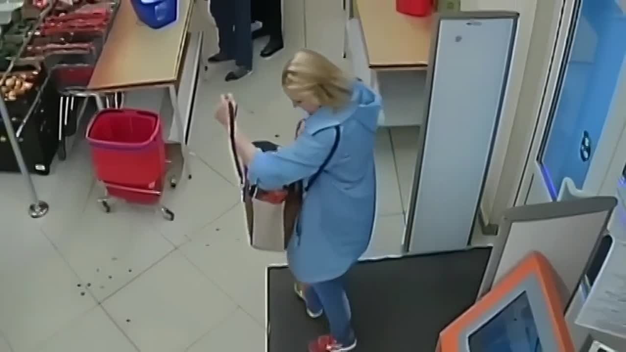 Унижение, оскорбление, надсмехательство и надругательство над чем-то или над кем-то