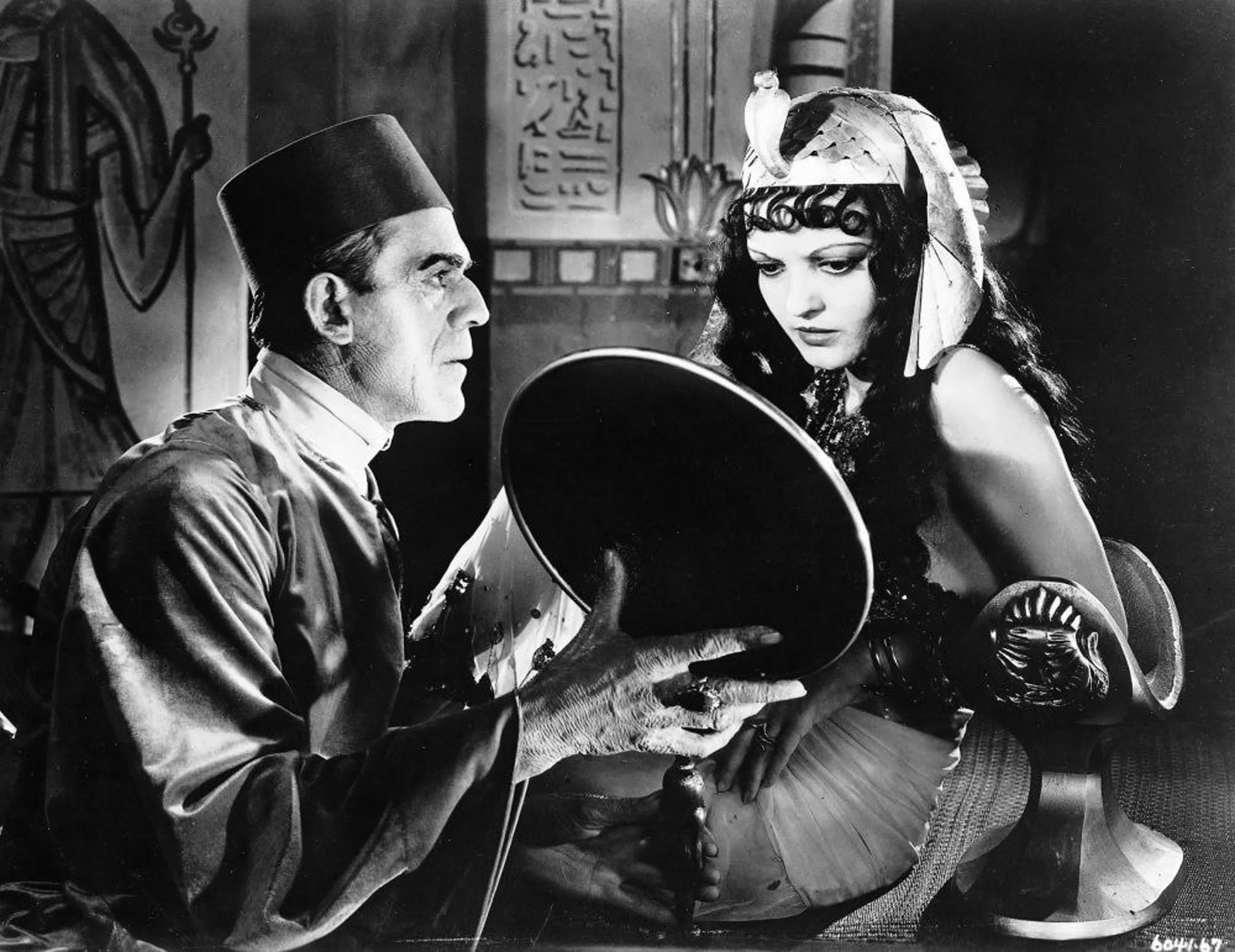 Фильм «Мумия» 1932 года в театре Gdański Teatr Szekspirowski