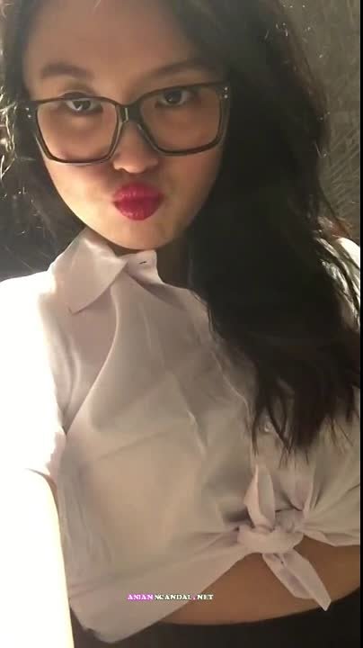 Singaporean Beautiful Olivia SexTape Scandal