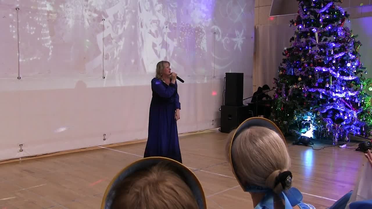 Видео исп.Ольга Цехановская-Солдатенко декабрь 2021 "Потолок ледяной" Москва