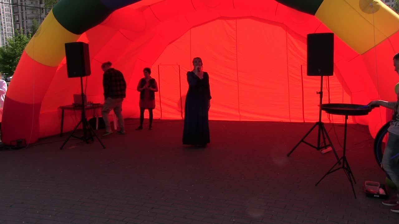 Видео исп. Ольга Цехановская-Солдатенко к 1 июня Дню защиты детей "О хорошем настроении"27 мая 2021 Москва Вао Новокосино