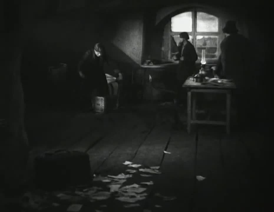 Фильмы 40-х годов и ранее.