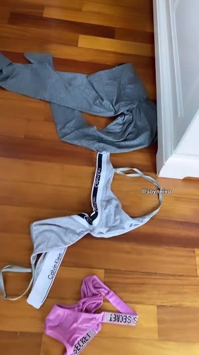 Model: NeivaMara🇧🇷 Instagram. Mini video.