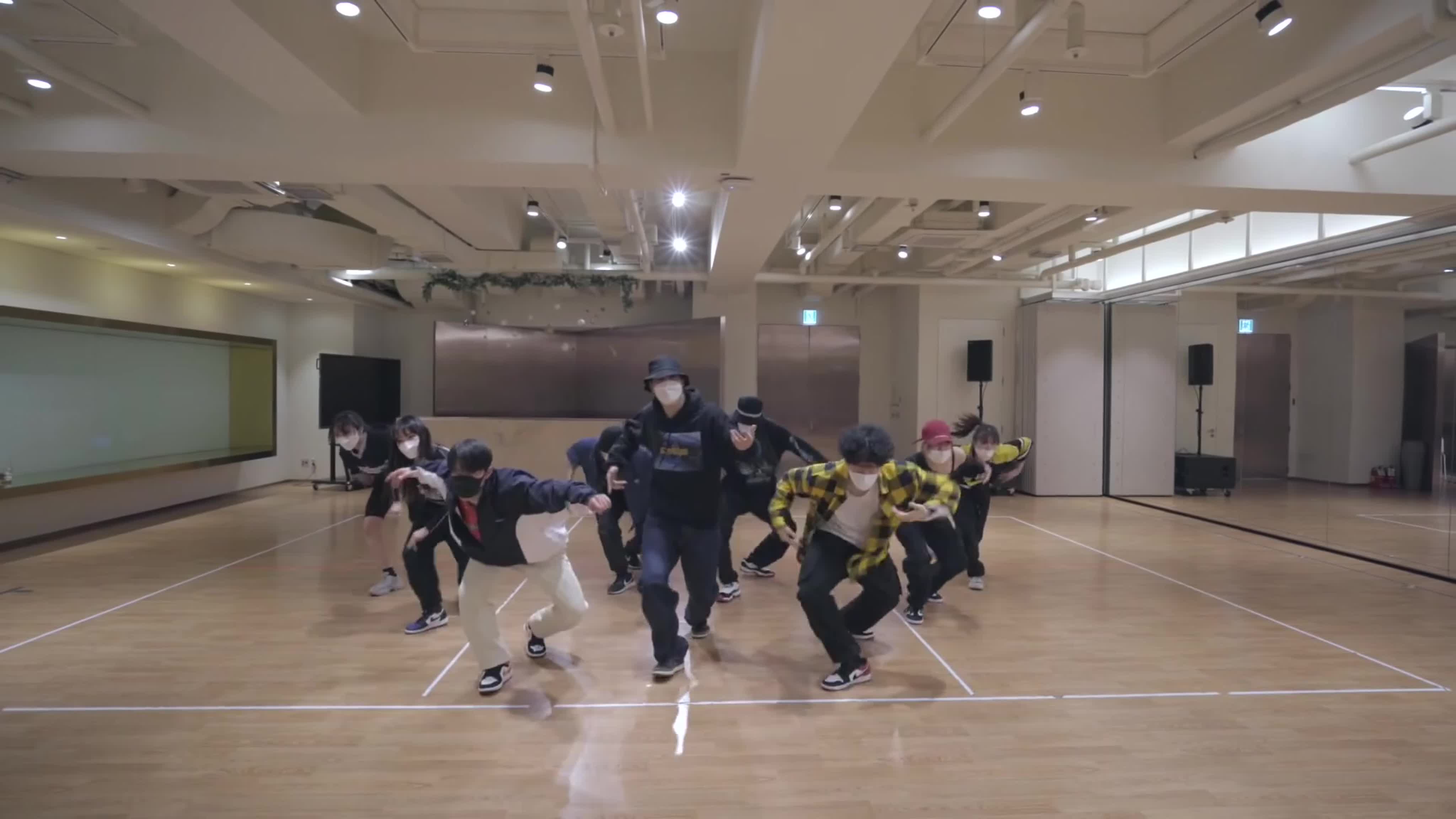 PERFORMANCES • EXO